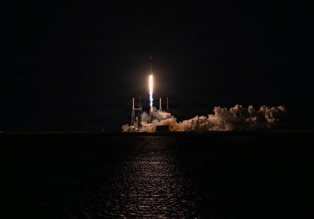 Starlink 6-87 mission launches from CCSFS