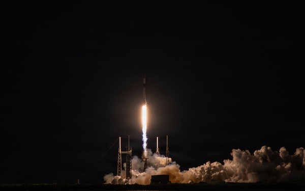 Starlink 6-87 mission launches from CCSFS