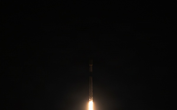 Starlink 6-81 mission launches from CCSFS