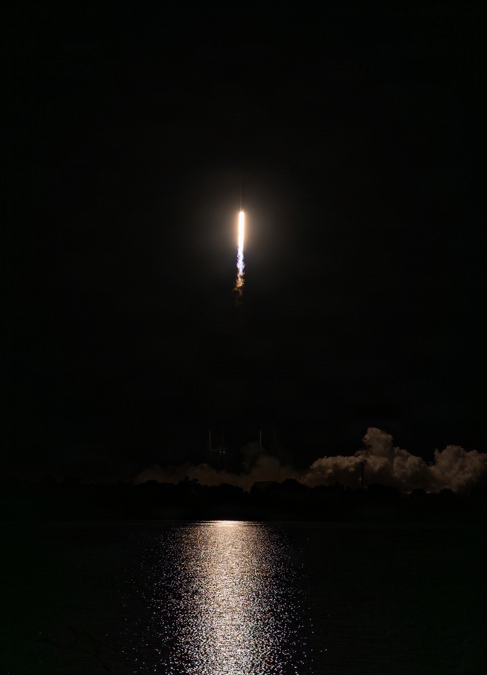 Starlink 6-81 mission launches from CCSFS