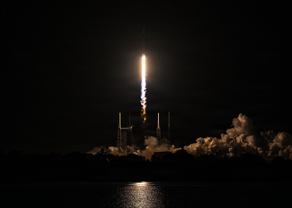 Starlink 6-81 mission launches from CCSFS