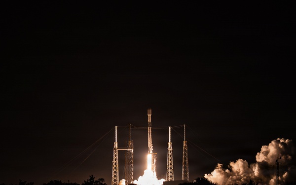 Starlink 6-81 mission launches from CCSFS