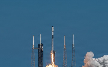 Starlink 10-37 mission launches from CCSFS
