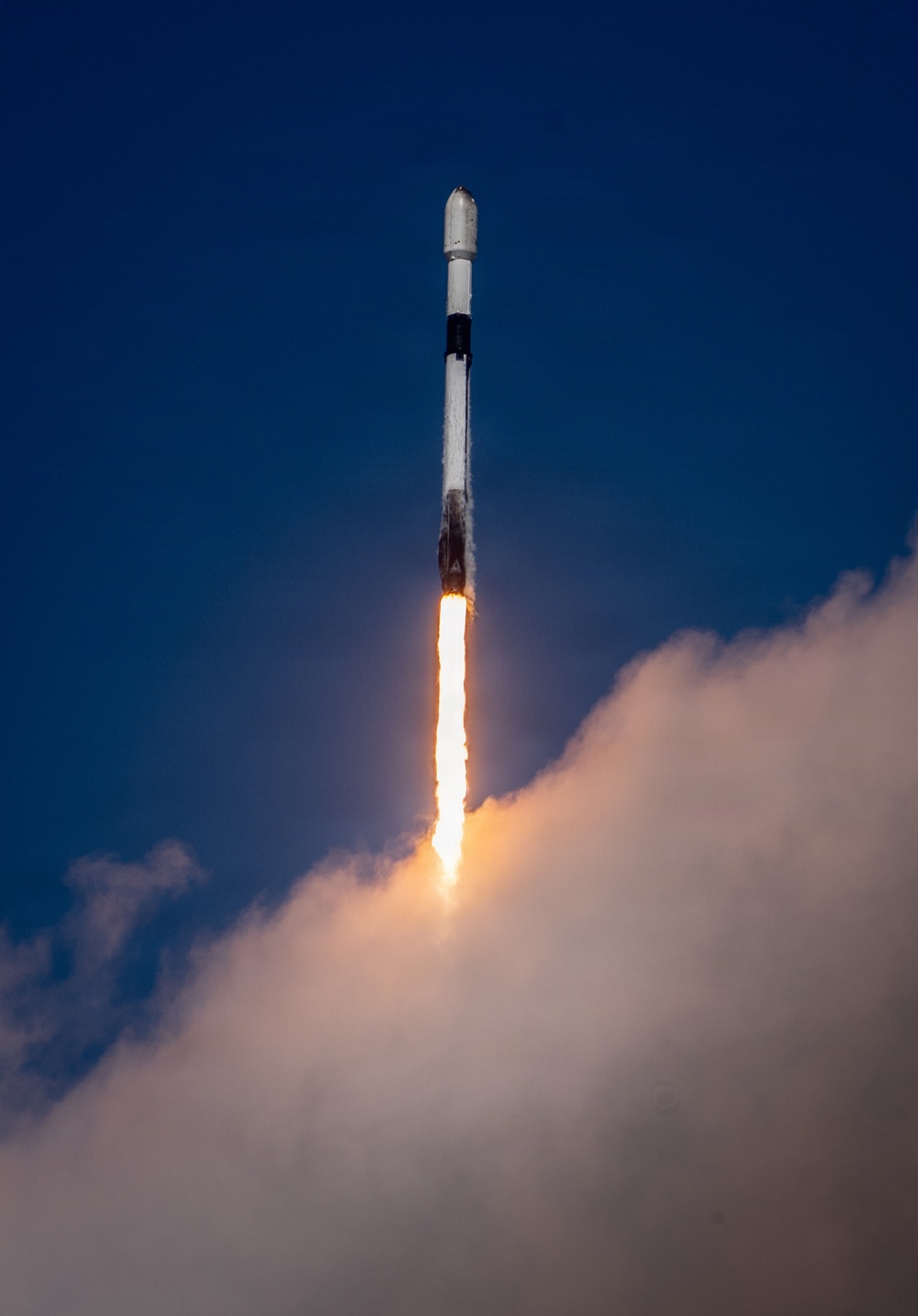 Starlink 10-17 mission launches from CCSFS
