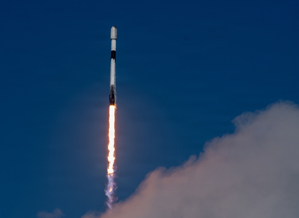 Starlink 10-17 mission launches from CCSFS