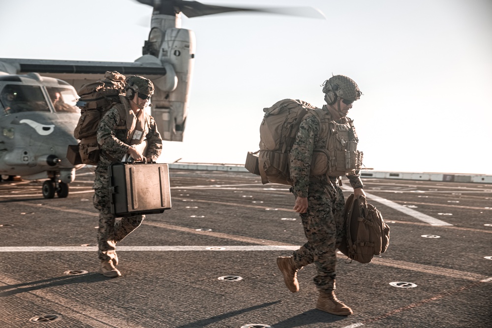 BLT 3/5 leadership arrives to USS Portland