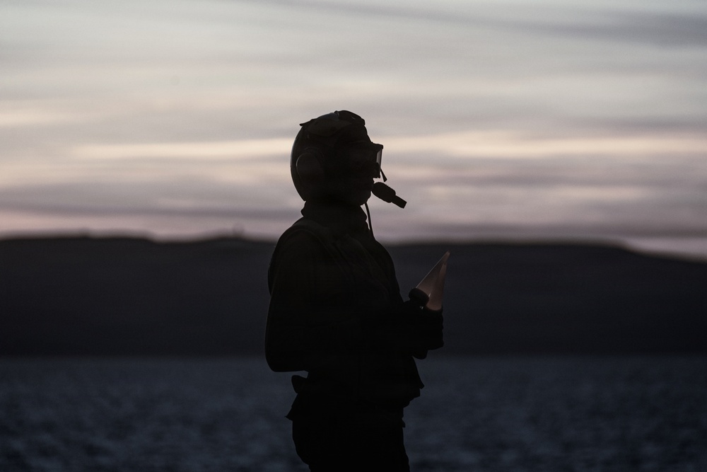 11th MEU Marines and Sailors conduct deck landing qualifications aboard USS Portland