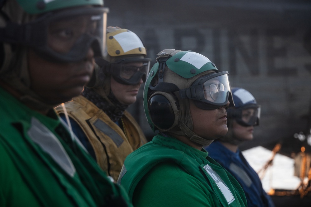 11th MEU Marines and Sailors conduct deck landing qualifications aboard USS Portland