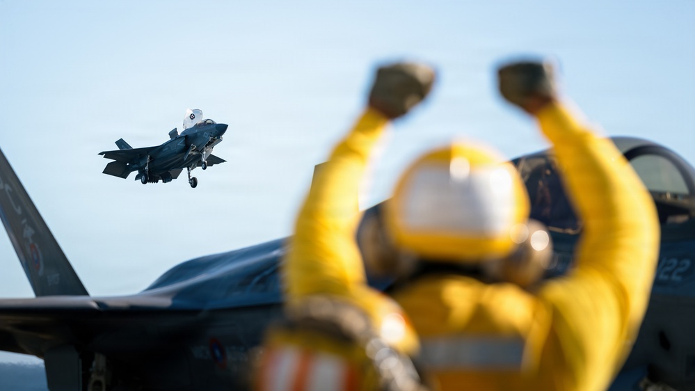 11th MEU Marines, Sailors Conduct F-35B Deck Landing Qualifications