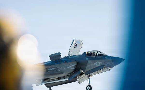 11th MEU Marines, Sailors Conduct F-35B Deck Landing Qualifications