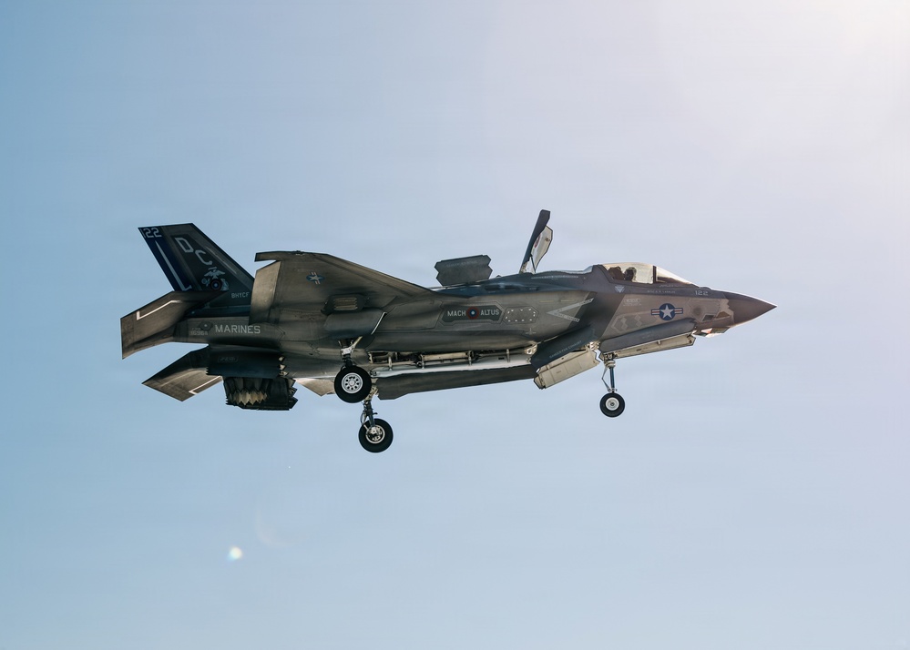 11th MEU Marines, Sailors Conduct F-35B Deck Landing Qualifications