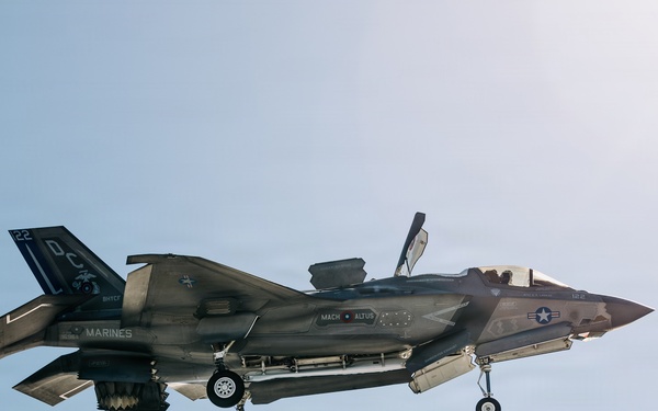 11th MEU Marines, Sailors Conduct F-35B Deck Landing Qualifications