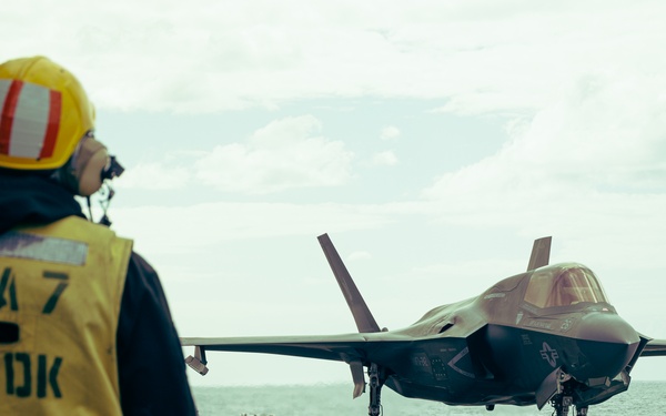 31st MEU | Flight Operations Aboard USS Tripoli