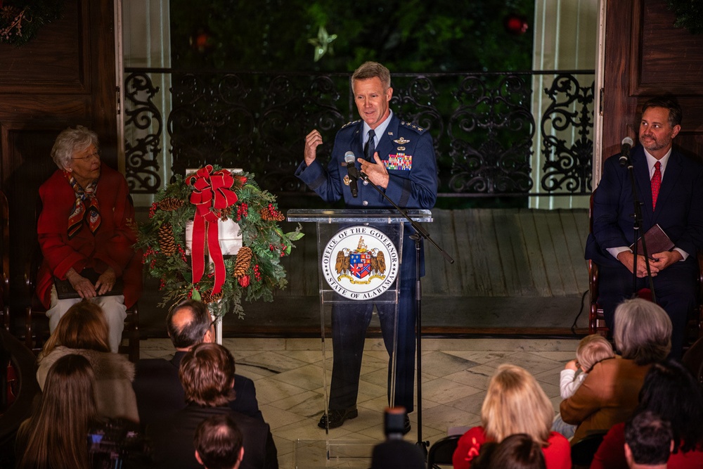 151st Army Band brings Christmas carols to Alabama’s 2025 state Christmas tree lighting ceremony