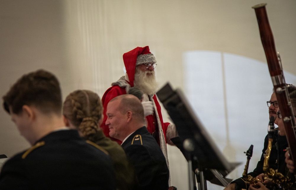 151st Army Band brings Christmas carols to Alabama’s 2025 state Christmas tree lighting ceremony