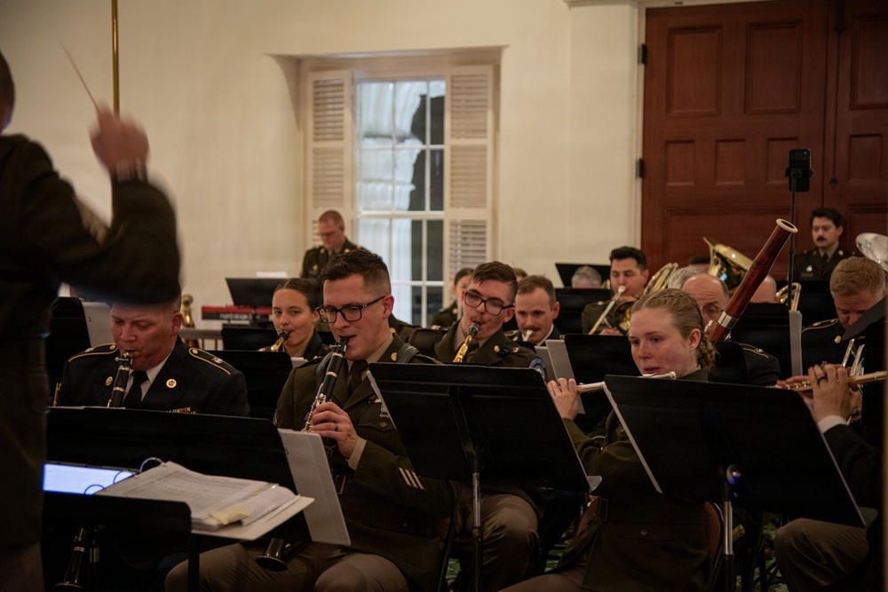 151st Army Band brings Christmas carols to Alabama’s 2025 state Christmas tree lighting ceremony