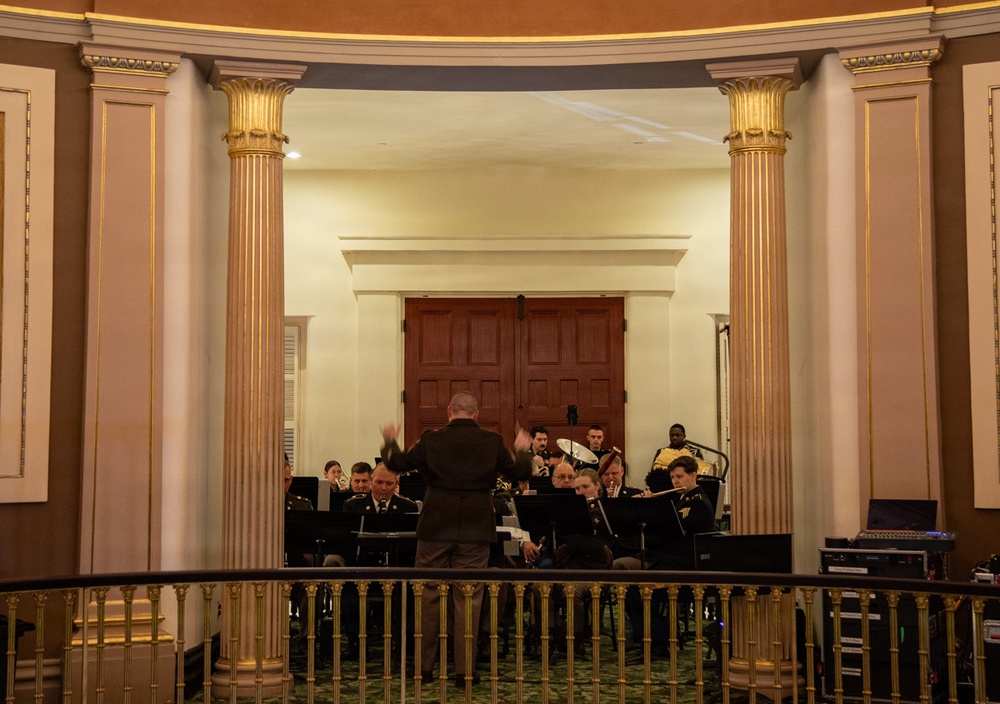 151st Army Band brings Christmas carols to Alabama’s 2025 state Christmas tree lighting ceremony