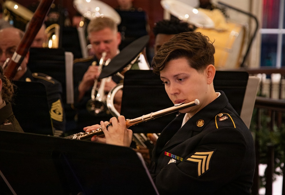 151st Army Band brings Christmas carols to Alabama’s 2025 state Christmas tree lighting ceremony