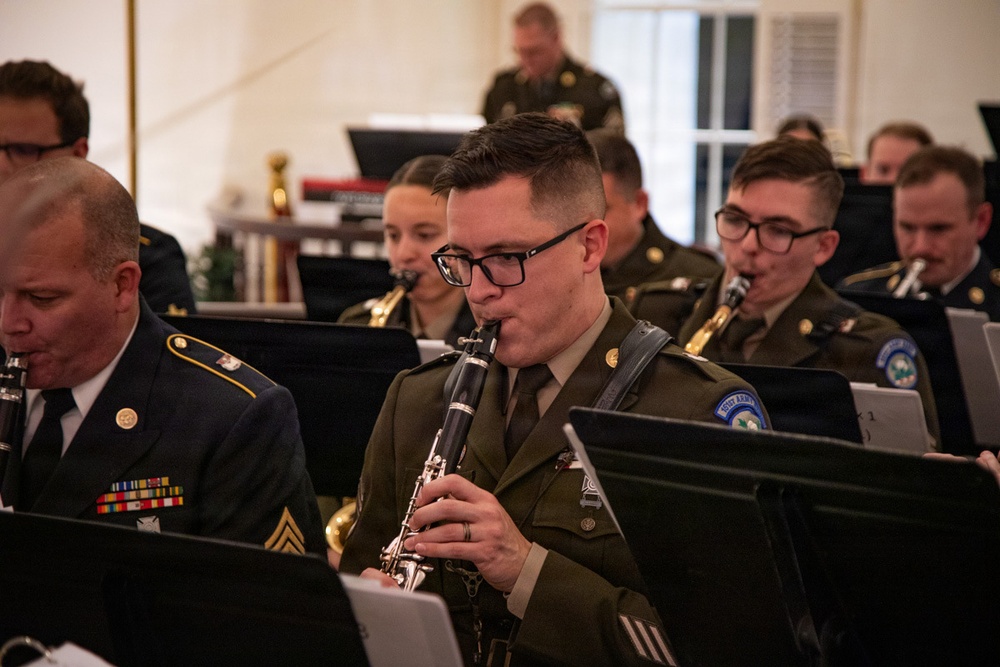 151st Army Band brings Christmas carols to Alabama’s 2025 state Christmas tree lighting ceremony