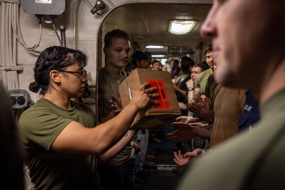 22nd MEU(SOC) | USS Fort Lauderdale Conducts Replenishment at Sea