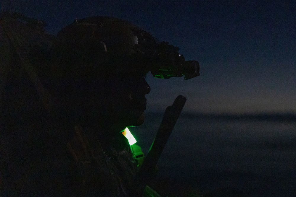 1st Recon Bn. conduct amphibious insert during Steel Knight 25