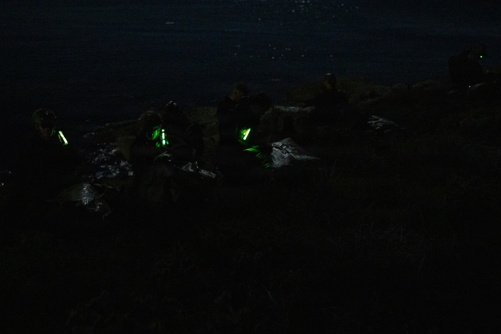 1st Recon Bn. conduct amphibious insert during Steel Knight 25