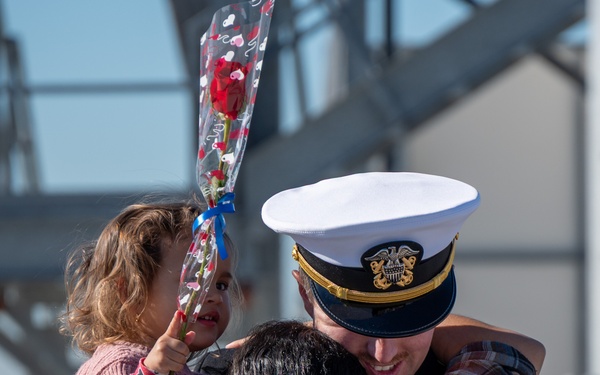 USS Pierre arrives at its new homeport