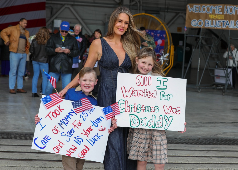 VAW-121 Comes home from deployment