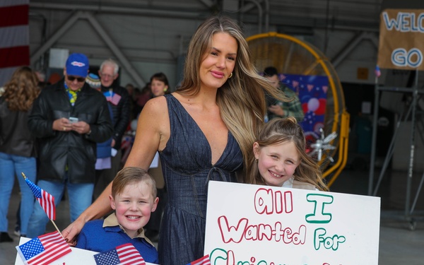 VAW-121 Comes home from deployment