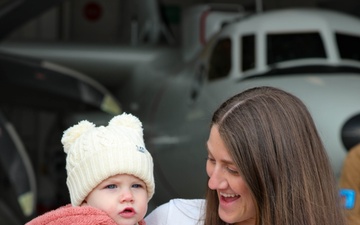 VAW-121 Comes home from deployment