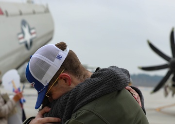 VAW-121 Comes home from deployment