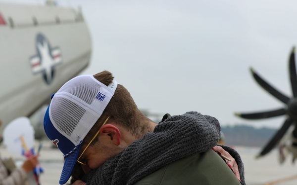 VAW-121 Comes home from deployment