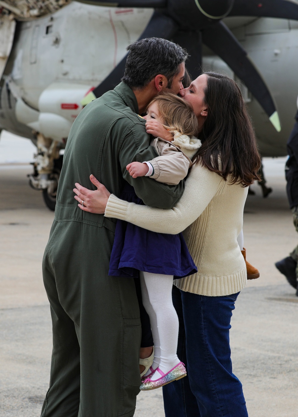 VAW-121 Comes home from deployment