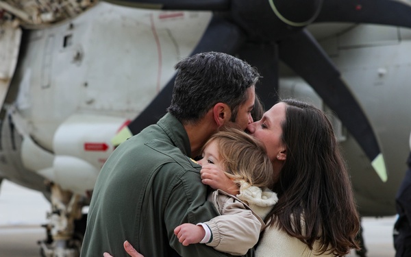 VAW-121 Comes home from deployment