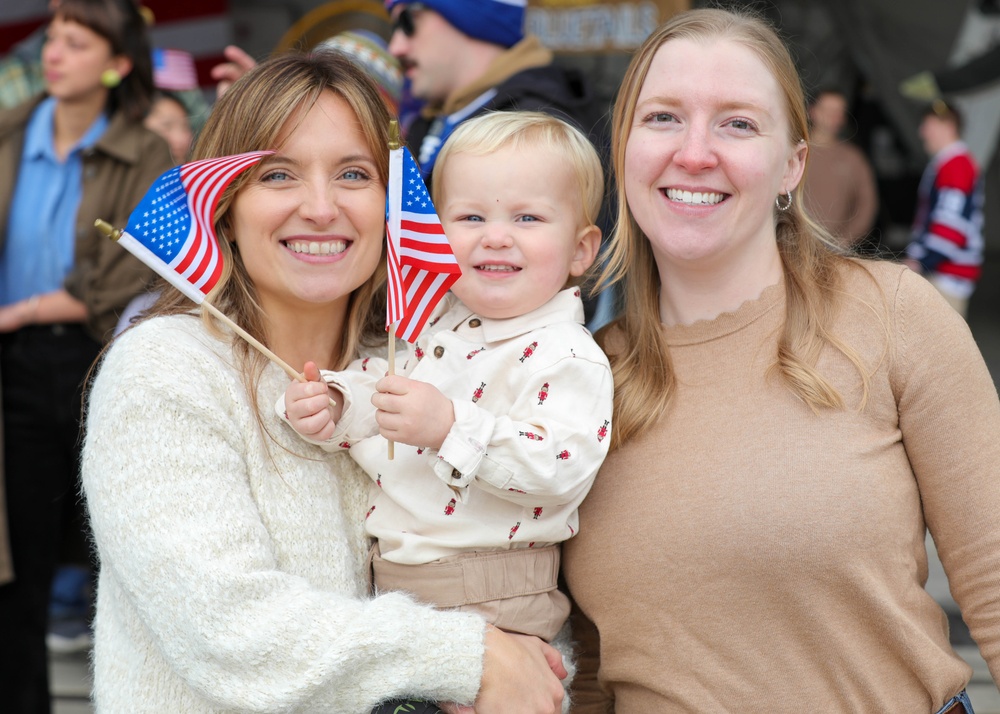 VAW-121 Comes home from deployment