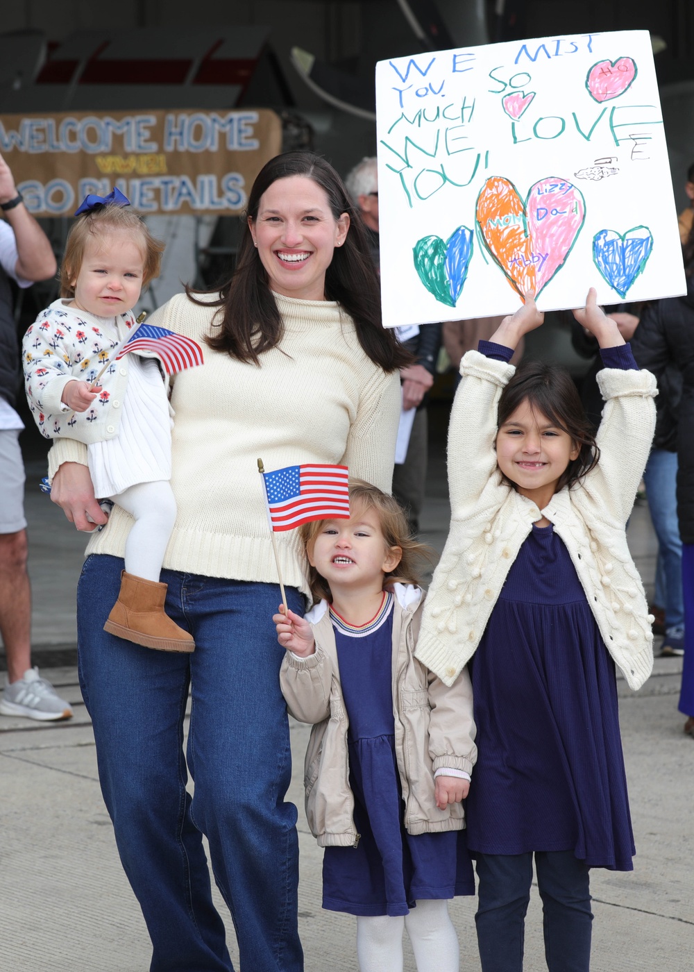 VAW-121 Comes home from deployment