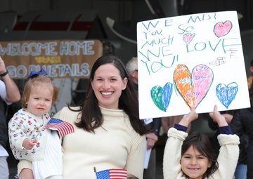 VAW-121 Comes home from deployment