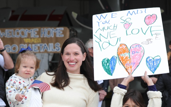 VAW-121 Comes home from deployment