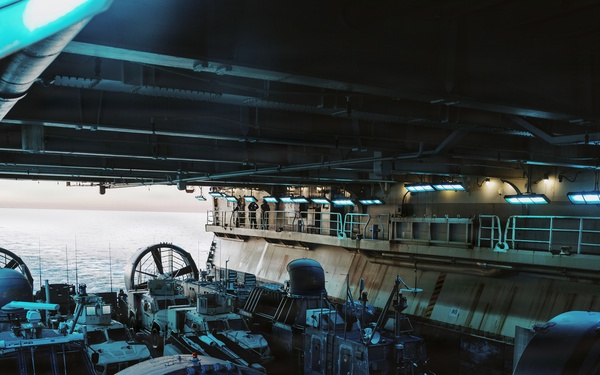 11th MEU Marines, Sailors Conduct Ship to Shore Movement