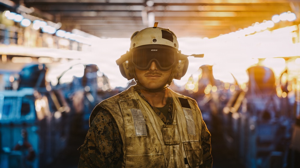 11th MEU Marines, Sailors Conduct Ship to Shore Movement