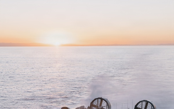 11th MEU Marines, Sailors Conduct Ship to Shore Movement