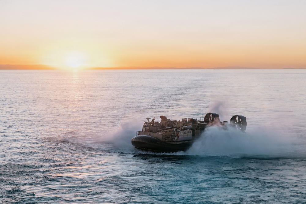 11th MEU Marines, Sailors Conduct Ship to Shore Movement