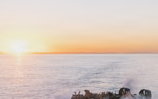 11th MEU Marines, Sailors Conduct Ship to Shore Movement