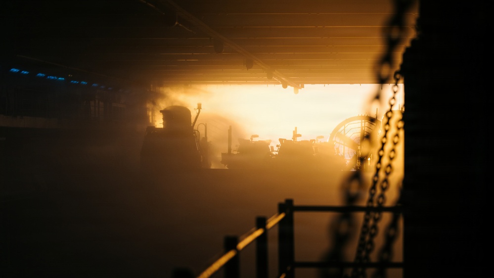 11th MEU Marines, Sailors Conduct Ship to Shore Movement