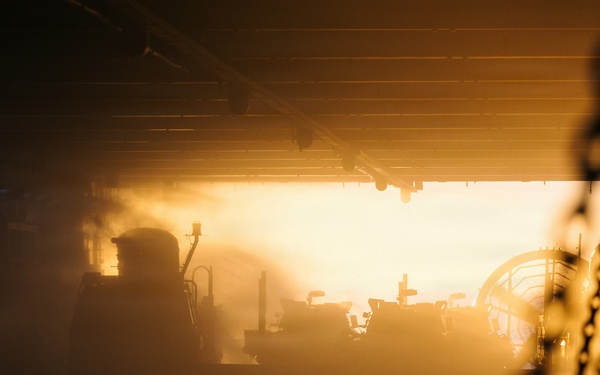 11th MEU Marines, Sailors Conduct Ship to Shore Movement