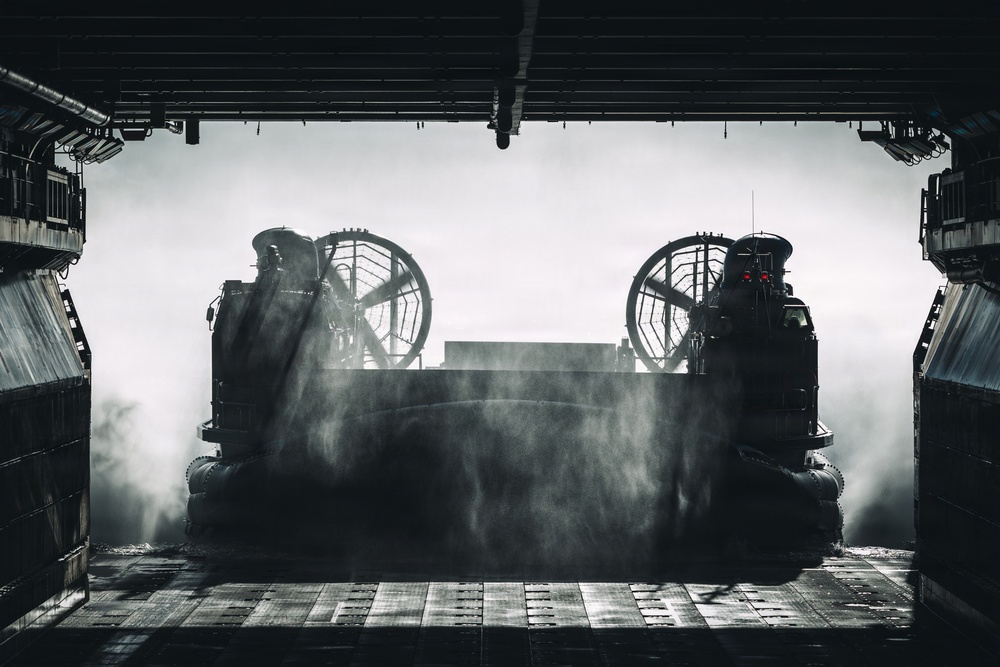 11th MEU Marines, Sailors Conduct Ship to Shore Movement