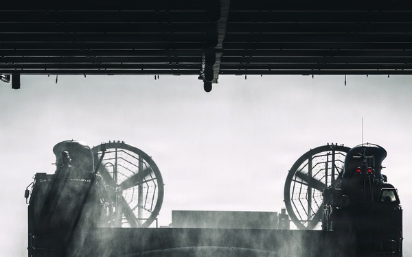 11th MEU Marines, Sailors Conduct Ship to Shore Movement