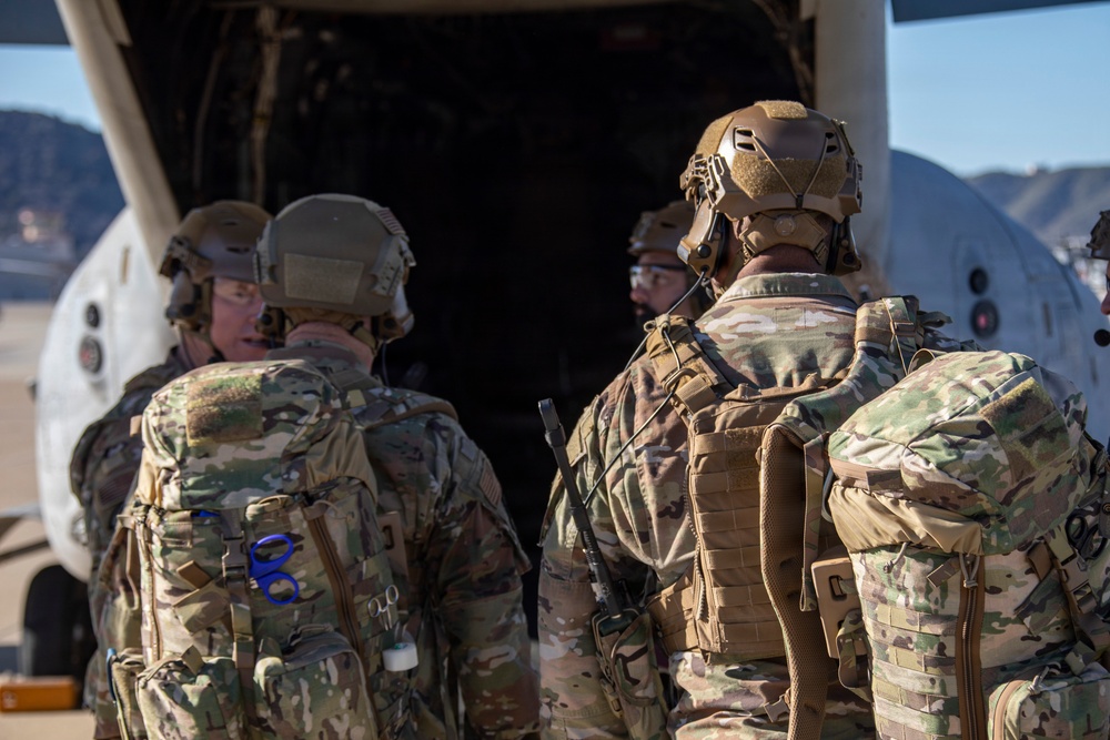 Steel Knight 25: Greyhawks support Mass Casualty training