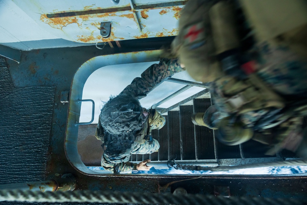 11th MEU Marines, Sailors Conduct Defense of the Amphibious Task Force Drill