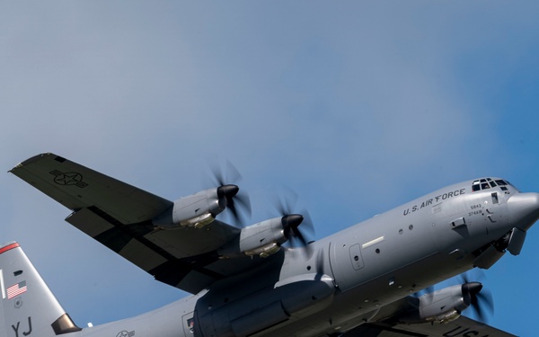 374 AEW load up holiday cheer for OCD25